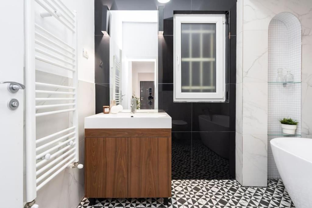 Elite One Bedroom Old Town Bucharest