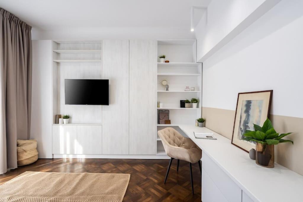 Elite One Bedroom Old Town Apartment Bucharest